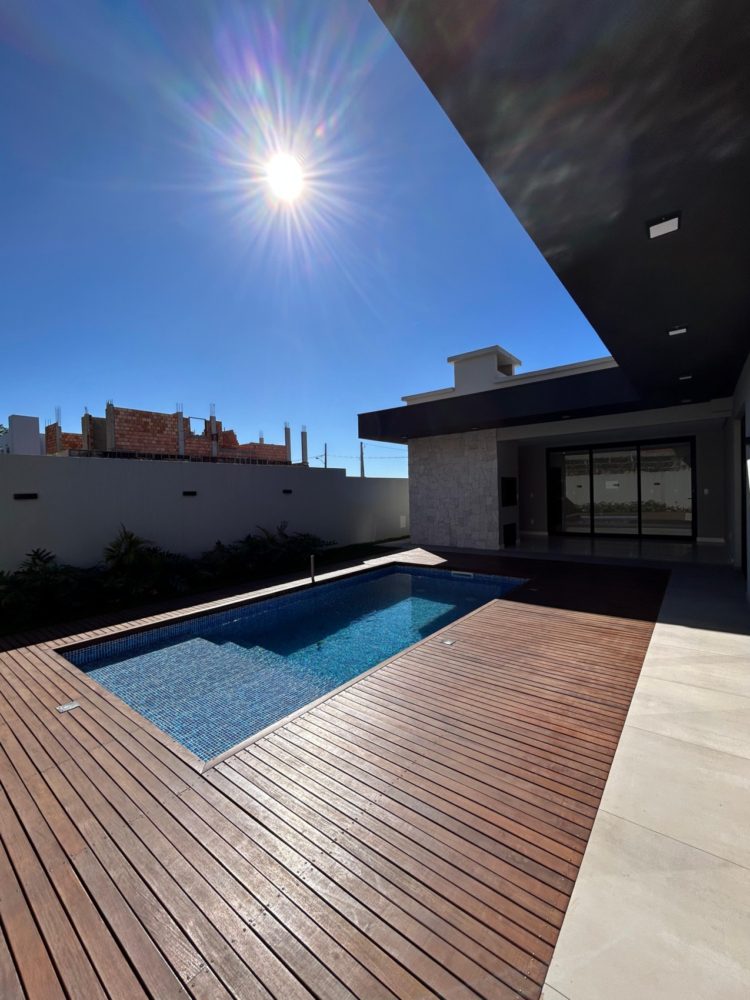 e1df8481-5fc4-4fc0-8553-c23fe9298b1c